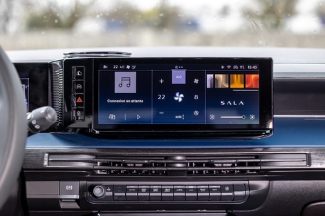 La tablette tactile de 10,25'' fait partie des équipements de série de l’Ypsilon.