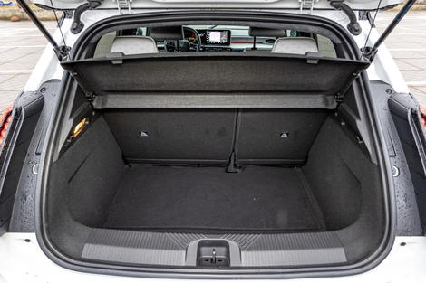 Avec la Renault, il faudra voyager un peu plus léger qu’avec la Lancia.