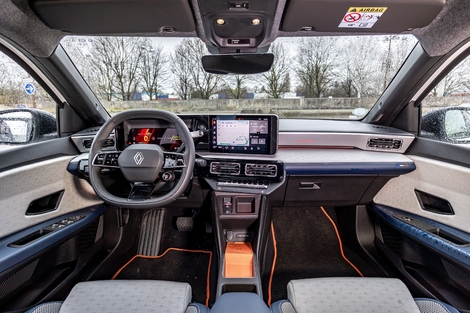 Seuls quelques détails de présentation différencient la planche de bord de la Roland Garros de celle des autres R5.