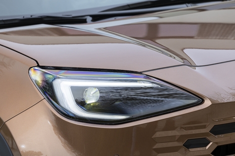 La signature intègre désormais les optiques.