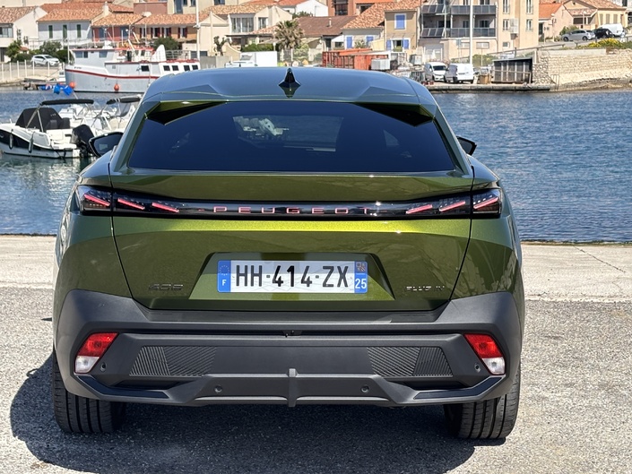 Voici les premières images de l’essai de la Peugeot 408 restylée + premières impressions de conduite