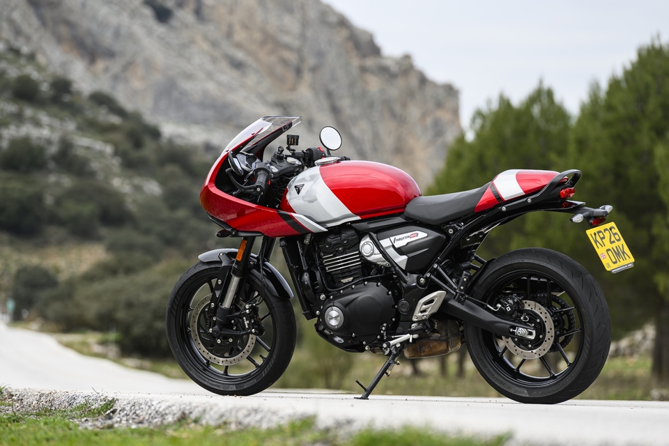Mini Racing Thruxton La Triumph Thruxton 400 est un mini racer, qui fait un effet maxi