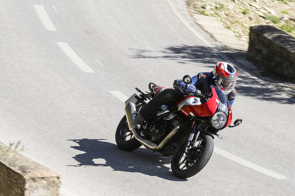 Mini Racing Thruxton La Triumph Thruxton 400 est un mini racer, qui fait un effet maxi - Page 2