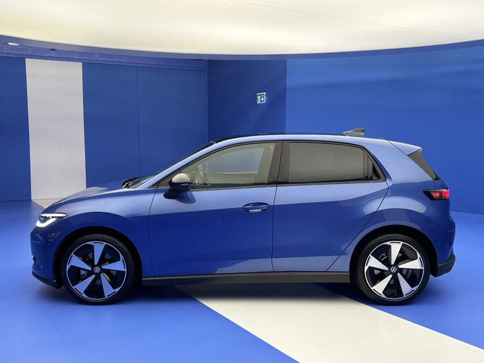 La forme globale est typique de chez Volkswagen, notamment le montant arrière.