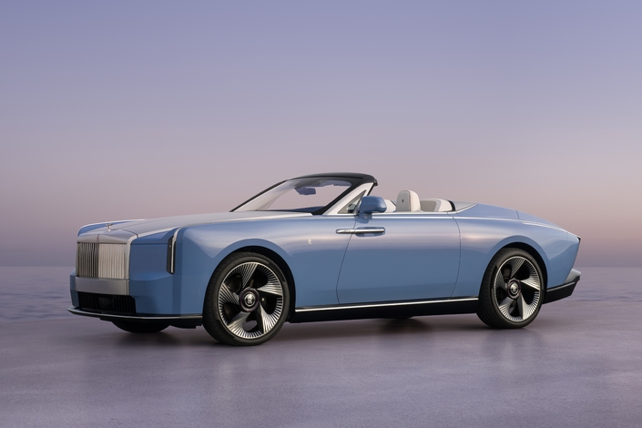 Les jantes donnent l’impression d’être en mouvement, même à l’arrêt.