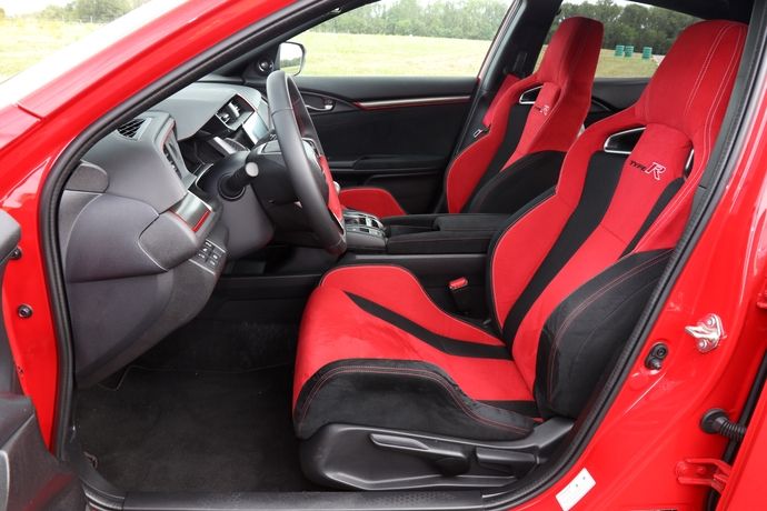 Comparatif Video Les Essais De Soheil Ayari Honda Civic Type R Vs Seat Leon Cupra Difference De Style