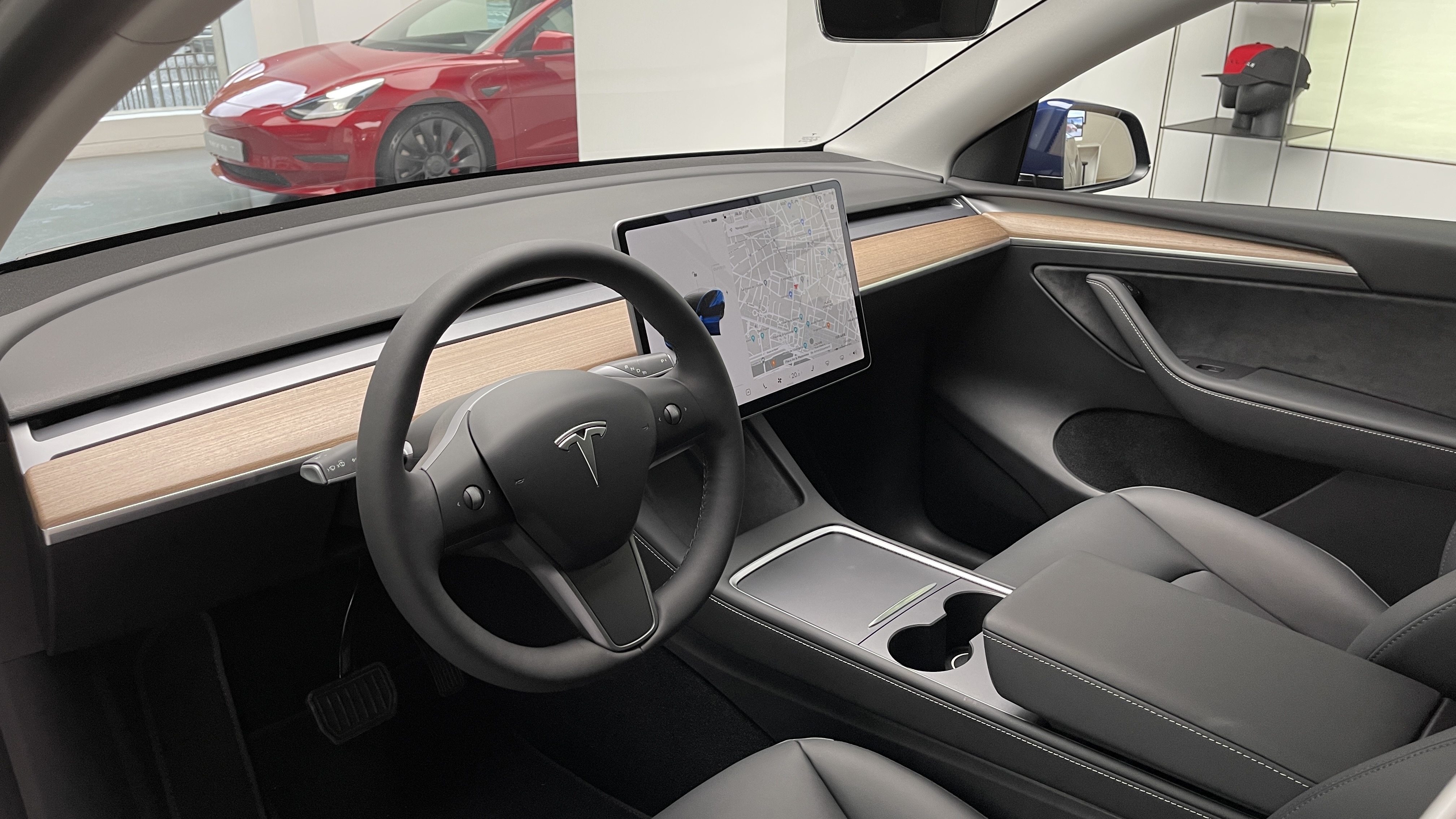 S0-le-tesla-model-y-en-avant-premiere-a-