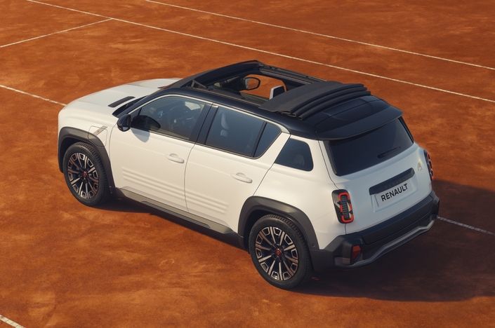 Clairement, la Renault 4 Roland-Garros fait dans la discrétion. Un peu trop ?