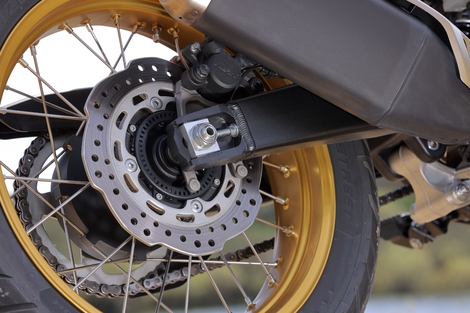 La Honda Transalp 750 E-Clutch est-elle meilleure en tout-terrain grâce à sa nouvelle boîte de vitesses ?