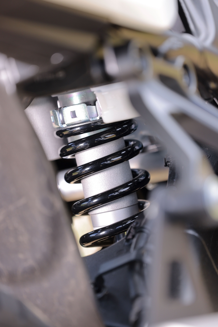 La Honda Transalp 750 E-Clutch est-elle meilleure en tout-terrain grâce à sa nouvelle boîte de vitesses ?