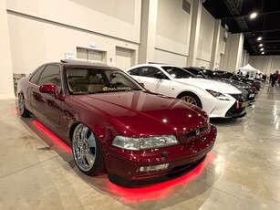 Une élégante Honda Legend coupé