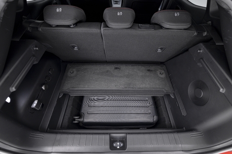 Mais la Mégabox peut accueillir une grande valise.