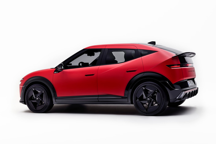 Style sportif et autonomie record : la Hyundai Ioniq 3 va faire trembler les Renault 4 et Peugeot E-2008