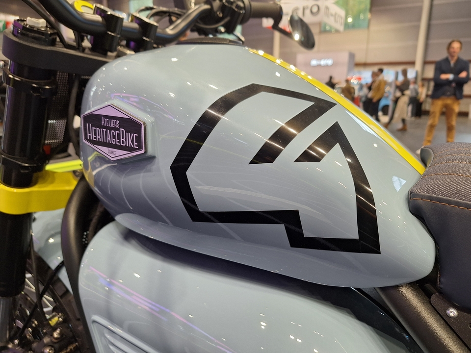 Une moto électrique française rend hommage à la nouvelle Renault R4
