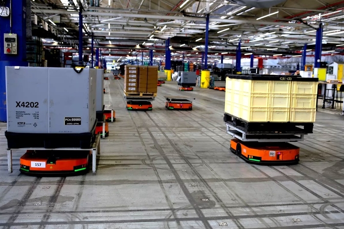 Les robots convoyeurs -butlers- peuvent acheminer jusqu’à une tonne de matériel ©Stellantis