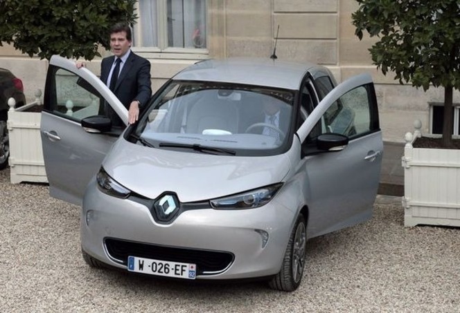 Arnaud Montebourg en Renault Zoé à l'Elysée