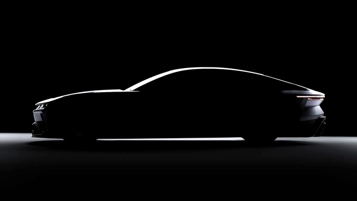 Impossible de se rendre compte des dimensions, mais cette GTX semble être un long coupé.