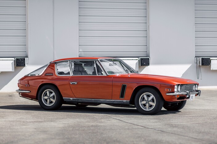 Voici la Jensen Interceptor III, qui a eu droit à plusieurs évolutions et même une version cabriolet. On note que la custode, si caractéristique, sera conservée sur le prochain modèle. Le design de la première Interceptor est dû à la maison italienne Touring.