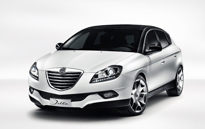 En 2010, la Lancia Delta change de calandre, celle-ci comportant dès lors des barrettes horizontales.