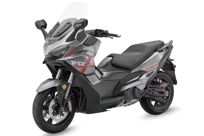 La Yamaha TMAX attaquée de front : la Chine débarque avec un maxi-scooter mieux équipé… et prêt à casser les prix
