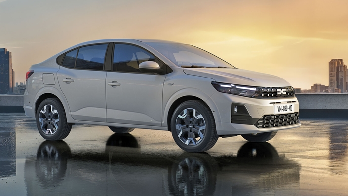 La troisième génération de la Dacia Logan vient d’être restylée, cette auto n’est pas disponible dans les concessions en France. Les voitures qui disposent d’une malle de coffre n’étant pas très appréciées sur le marché français.