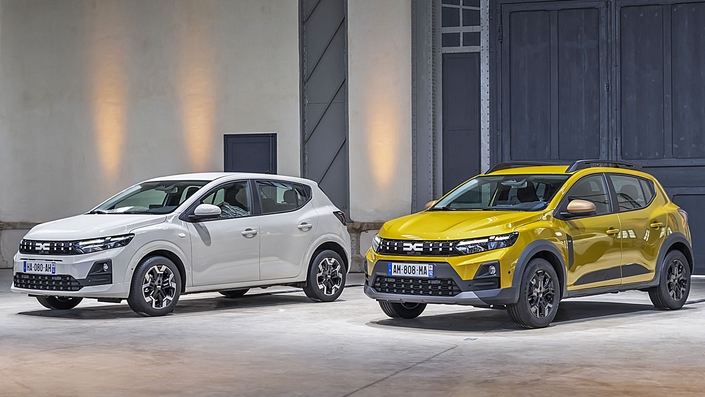 La Dacia Sandero vient d’être restylée et elle reçoit de nouvelles motorisations dont un TCe de 100 ch et un Eco-G de 120 ch, la version Stepway adopte le TCe de 110 ch et bientôt la motorisation hybride de 155 ch. des moteurs qui équipent déjà les Duster et Bigster.