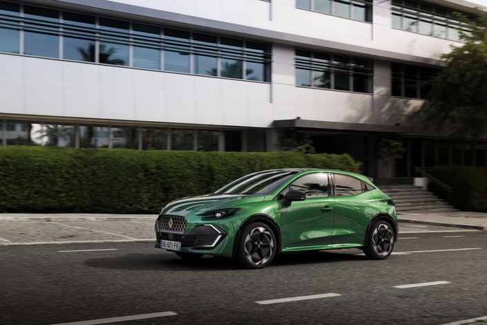 Sur la route, la Clio fait preuve d’un excellent rapport confort/comportement, comme d’habitude. Photo Renault.