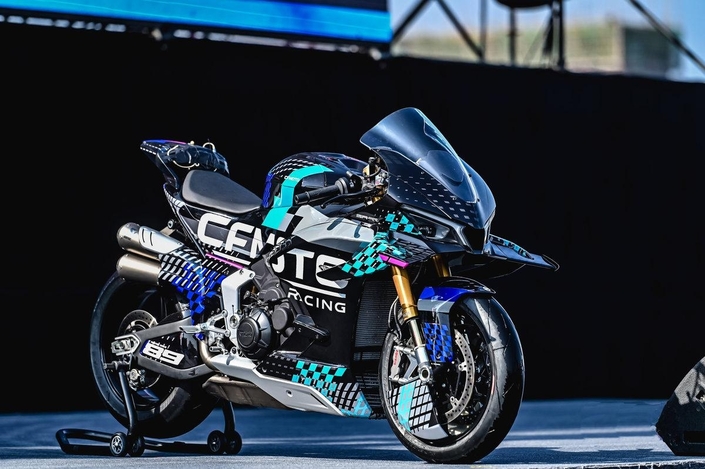 Moteur V4 de 212 chevaux, 300 km/h, CFMoto présente sa nouvelle bombe sportive