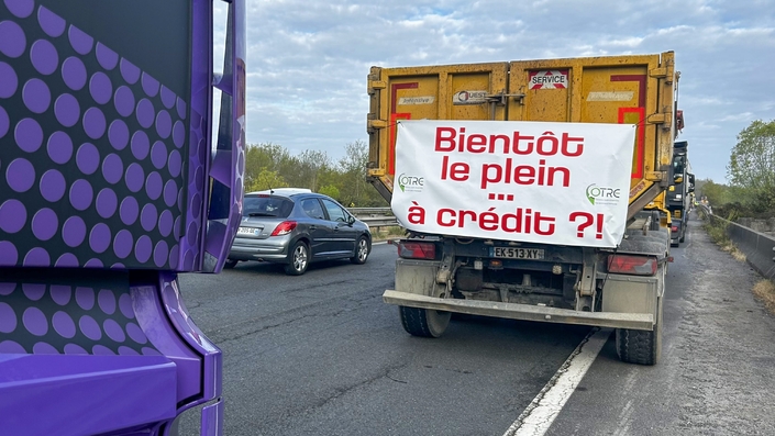 Les professionnels, qui roulent au mazout ont manifesté pour réclamer des aides. Photo : MaxPPP.