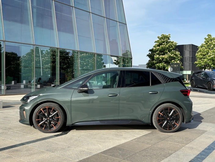 631 km d'autonomie et nouveau système multimédia, découvrez en avant-première la nouvelle Cupra Born