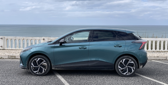 La MG4 à grande autonomie affûte ses arguments : la compacte électrique irrésistible ?