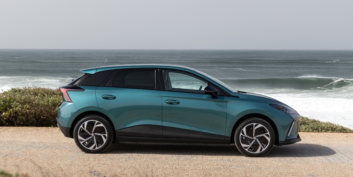 La MG4 à grande autonomie affûte ses arguments : la compacte électrique irrésistible ?