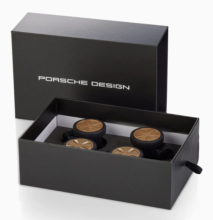 Qui veut personnaliser la nouvelle valise Porsche Design ?