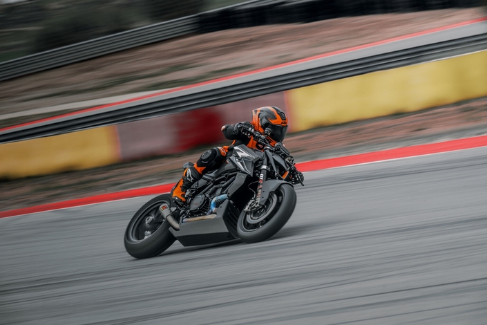 KTM 1390 Super Duke RR Track : la bête ne fait plus aucun compromis
