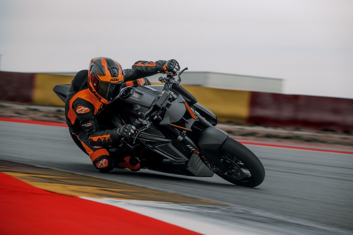 KTM 1390 Super Duke RR Track : la bête ne fait plus aucun compromis