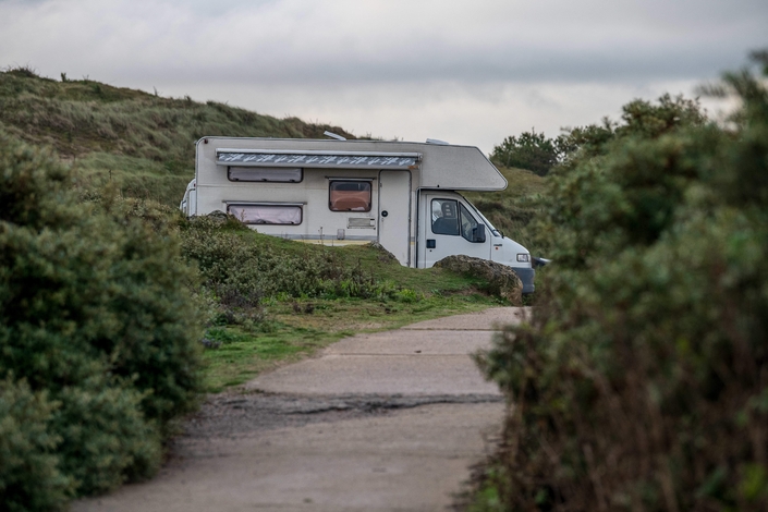 La villégiature au grand air ou dans une lotion douillette. That’s the question. Photo : MaxPPP.