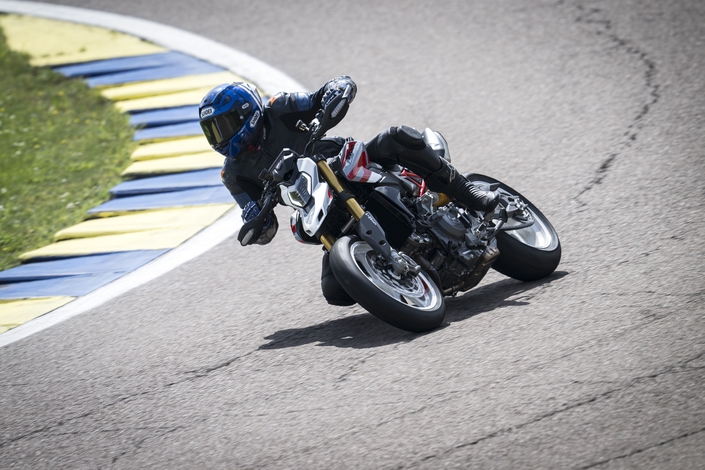 Ducati Hypermotard V2 : le plaisir brut à prix d’or