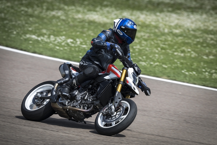 Ducati Hypermotard V2 : le plaisir brut à prix d’or