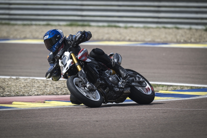 Ducati Hypermotard V2 : le plaisir brut à prix d’or