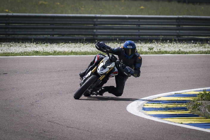 Ducati Hypermotard V2 : le plaisir brut à prix d’or