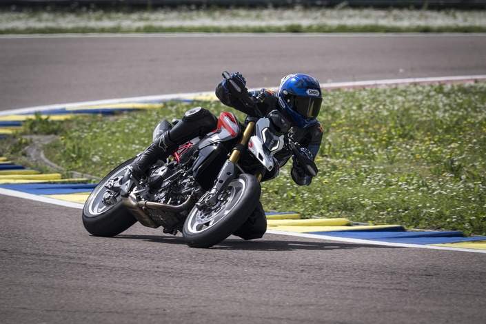 Ducati Hypermotard V2 : le plaisir brut à prix d’or