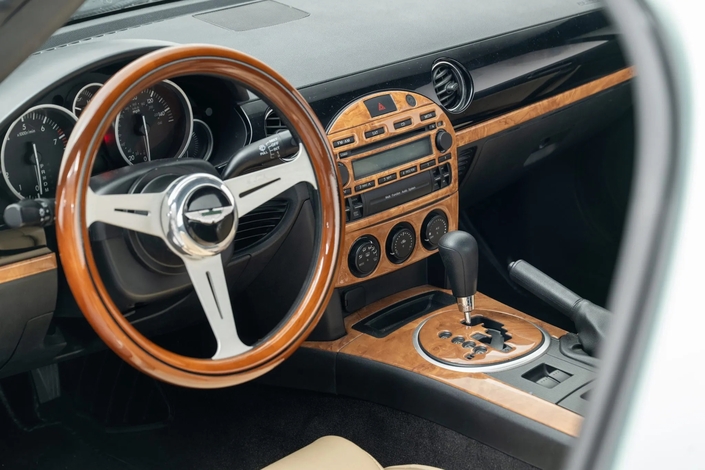 Cette Mazda MX-5 se prend pour une Aston Martin de collection