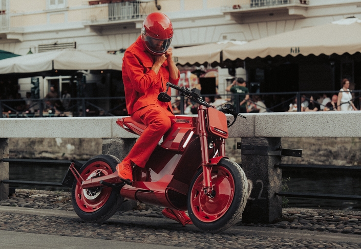 Brabus se met à la moto électrique et choisit une marque française