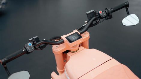 Brabus se met à la moto électrique et choisit une marque française