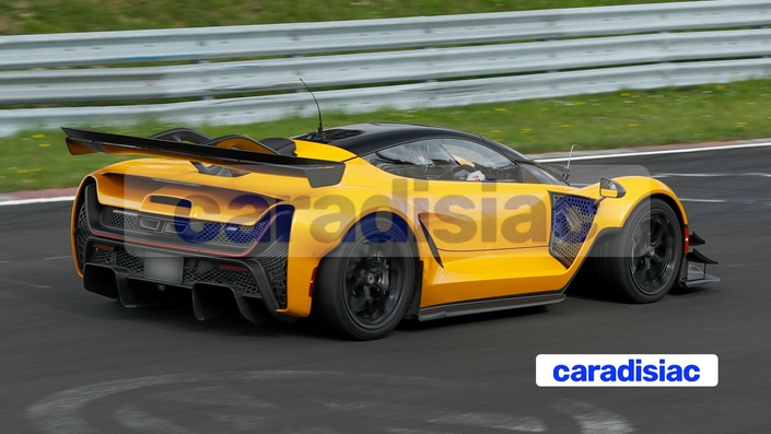 Il se murmure que la marque américaine qui produit cette Czinger 21C à un très petit nombre d’exemplaires envisagerait de battre le record détenu par Mercedes-AMG One, une autre hypercar à motorisation hybride de 1 063 ch.