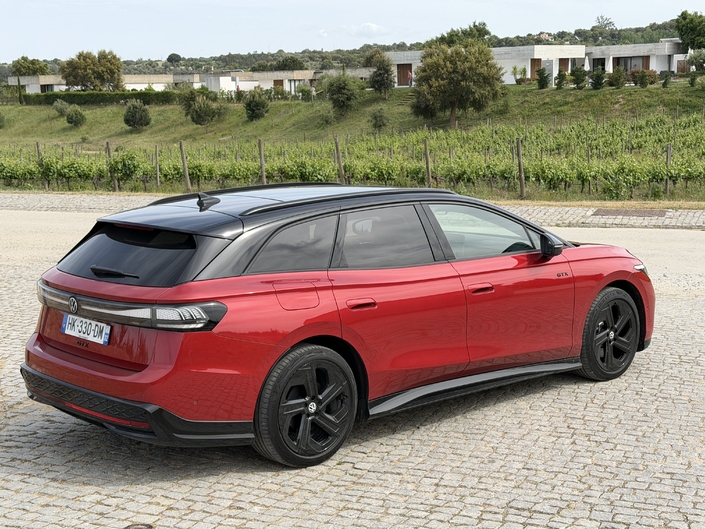 En France, l’ID.7 GTX n’existe qu’en version Tourer. Elle mesure 4,96 mètres de long.