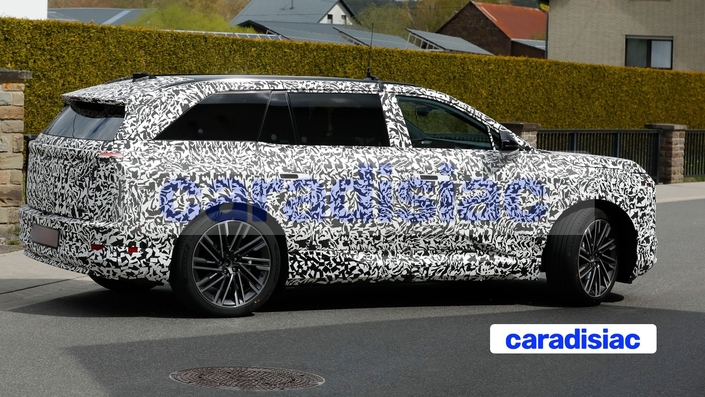 Comme le Highlander, le Lexus TZ devrait afficher 5,05 m de long et il pourra transporter jusqu’à sept personnes. Son autonomie électrique devrait dépasser les 500 km avec la version à transmission intégrale équipée d’une grosse batterie de 95,8 kWh.