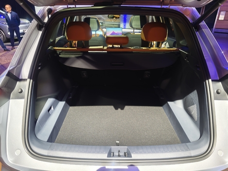 Le Starray offre un peu plus de coffre, soit 528 litres, et plus de 2m3 banquette rabattue.