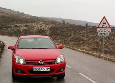 Essai - Opel Astra GTC : du fard, pas encore la poudre