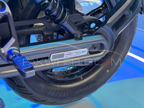 Un géant de l’automobile chinois dévoile une étonnante moto hybride